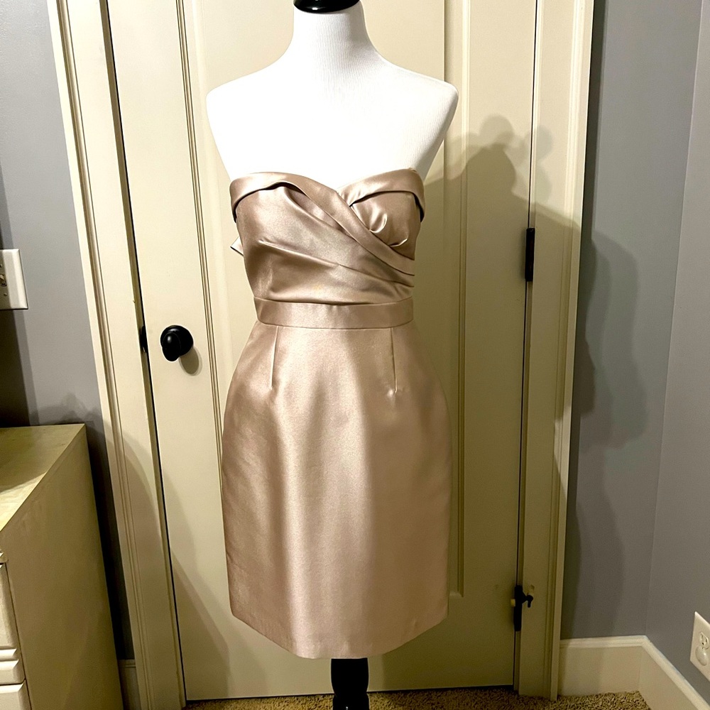 Adrienna Papell size 6- bronze/gold like new strapless cocktail dress, bow back